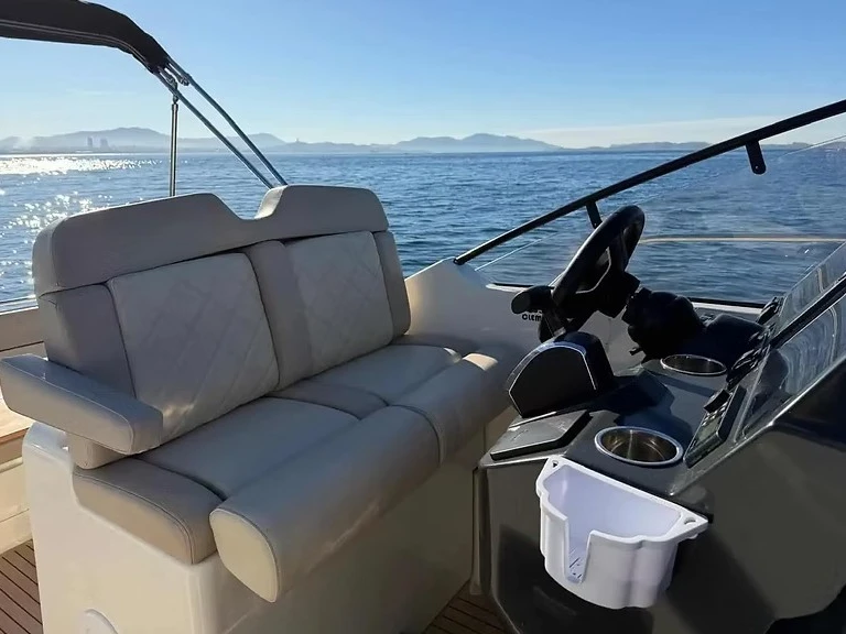 Wynajem łodzi Antibes tanio Activ 875 Sundeck