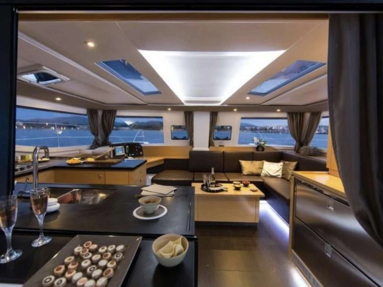 Wynajem Luksusowy jacht Fountaine Pajot z patentem 