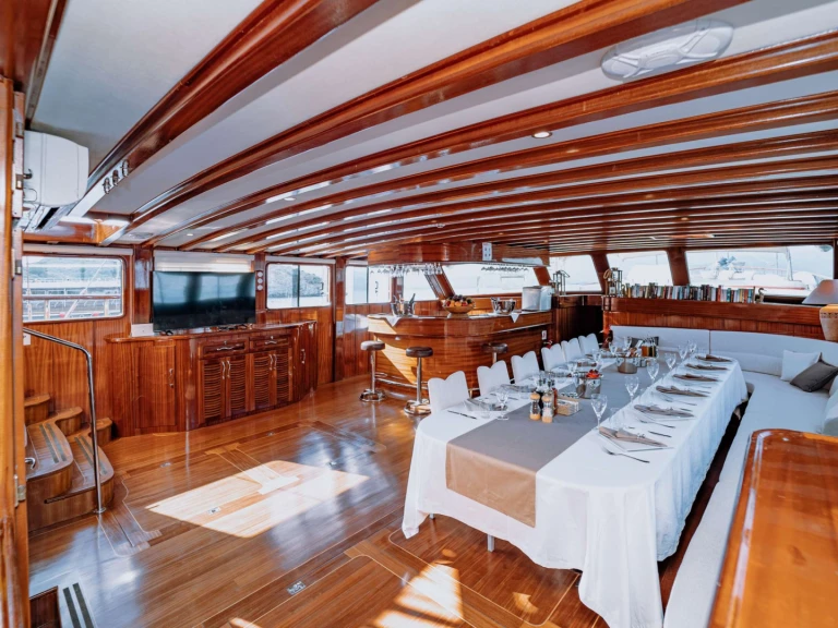 Custom Gulet-Motor Sailor Lycian Queen między profesjonalistami a osobami prywatnymi w Fethiye