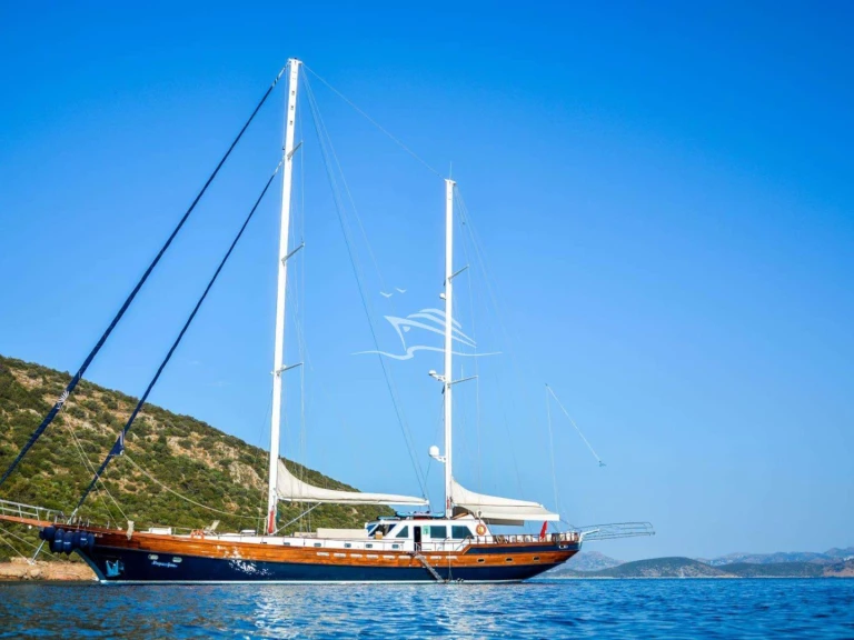Mastori Yachts, Bodrum Papa Joe między profesjonalistami a osobami prywatnymi w Piraeus