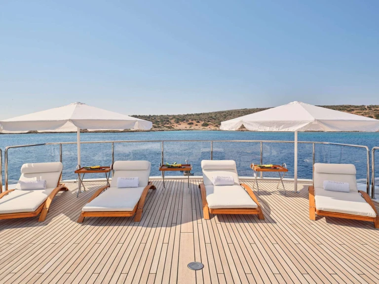 Wynajmij Benetti SUNDAY w Ateny