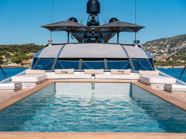 Wynajmij Palmer Johnson DB9 w San Remo
