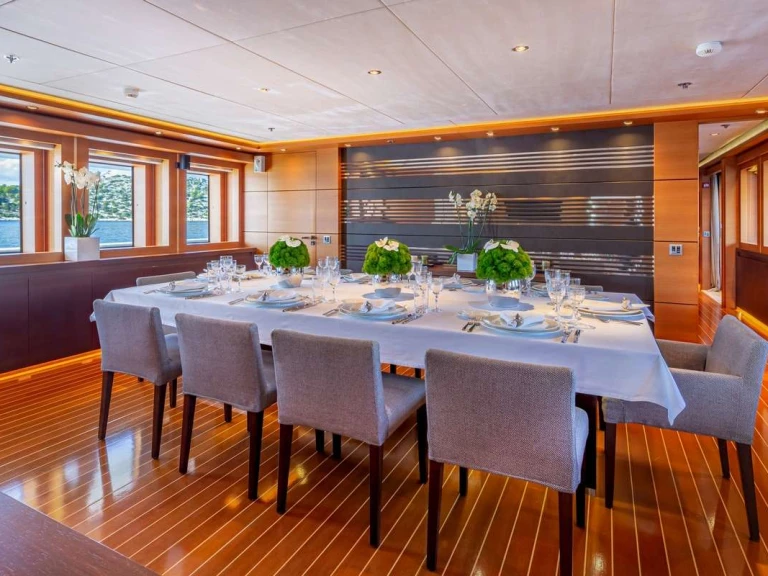 Wynajem Luksusowy jacht Mondomarine z patentem 
