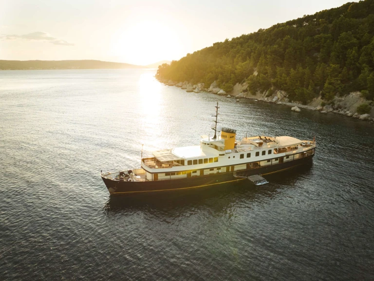 Uljanik Shipyard Seagull II między profesjonalistami a osobami prywatnymi w Split