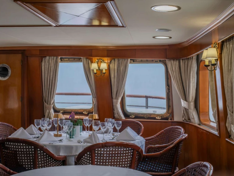 Wynajmij Luksusowy jacht z lub bez skippera Custom w Piraeus