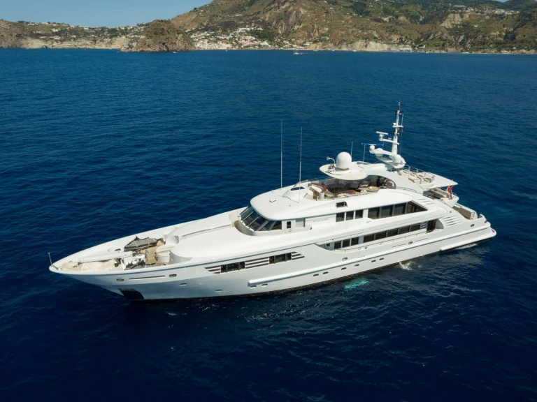 International Shipyard Ancona PENELOPE  między profesjonalistami a osobami prywatnymi w Neapol