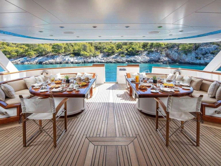 Feadship Kassandra między profesjonalistami a osobami prywatnymi w Ateny