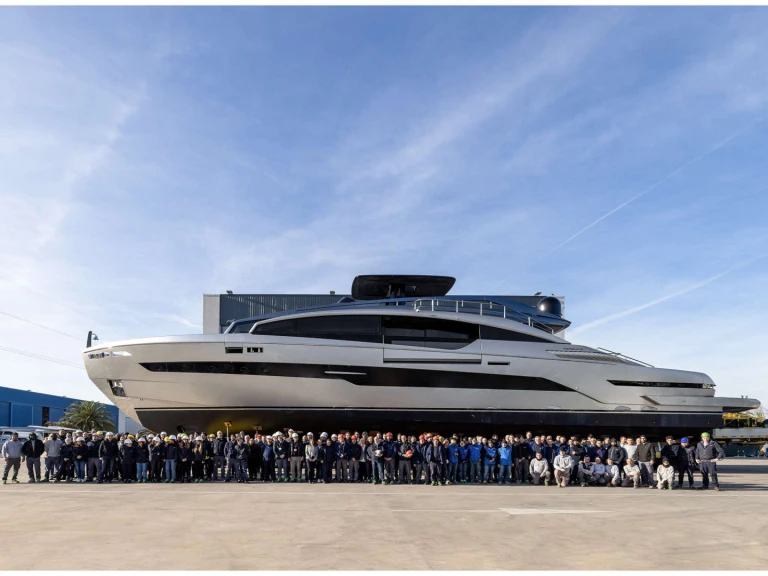 Wynajem łodzi Miami tanio 116' PERSHING