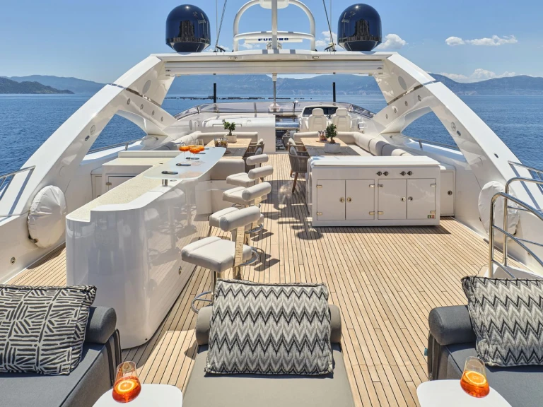 Wynajmij Sunseeker BLADE I w Ateny