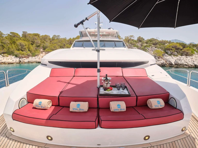 Sunseeker WHITE PEARL I między profesjonalistami a osobami prywatnymi w Ateny