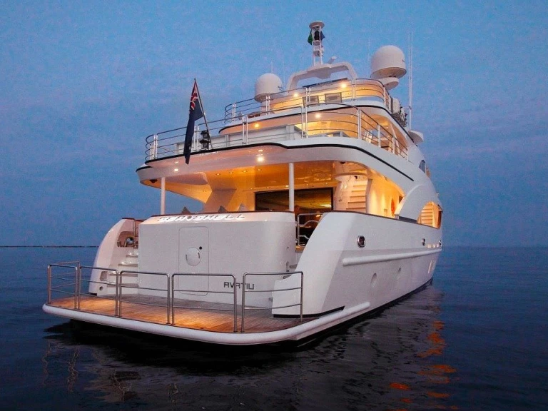 Custom SEA SHELL między profesjonalistami a osobami prywatnymi w Cannes