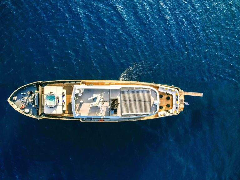 Wynajmij Custom Line GEMAYA w Lavrio