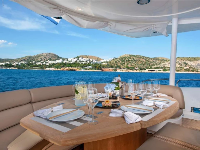 Wynajem Luksusowy jacht Sunseeker z patentem 