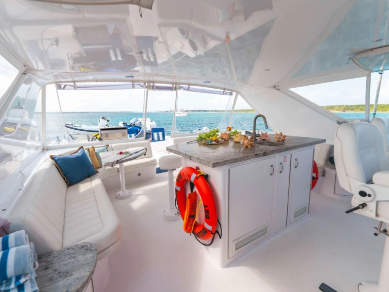 Wynajmij Luksusowy jacht z lub bez skippera Hatteras w Newport