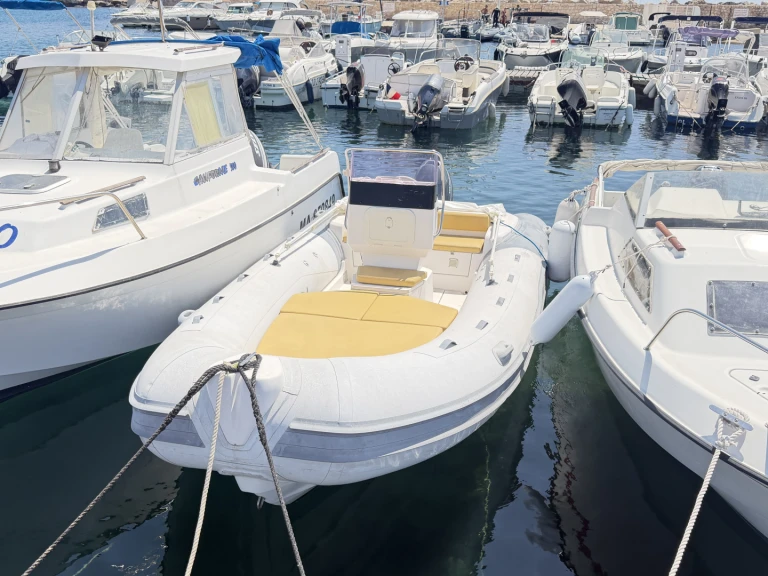 Wynajem Łódż półsztywna Italboats z patentem 