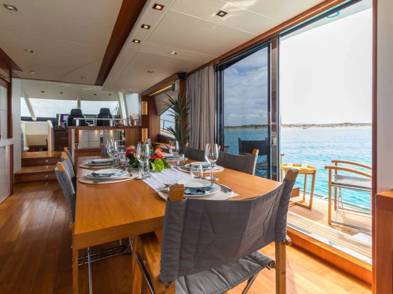 Wynajmij Luksusowy jacht z lub bez skippera Sunseeker w Ibiza Town