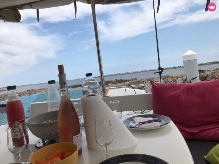 Wynajem Katamaran Fountaine Pajot z patentem 