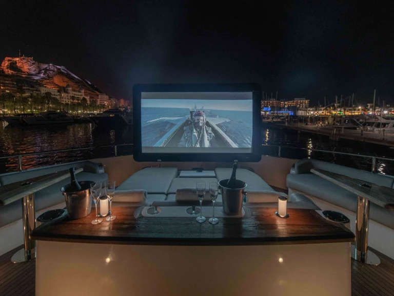 Wynajem łodzi Cannes tanio Wyldecrest
