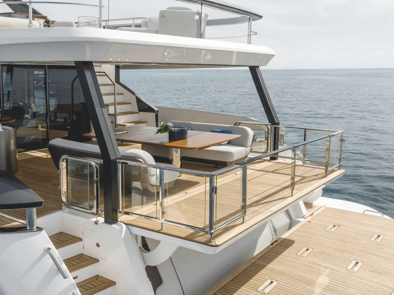 Wynajem łodzi Azimut First Horizon w Podstrana na SamBoat 