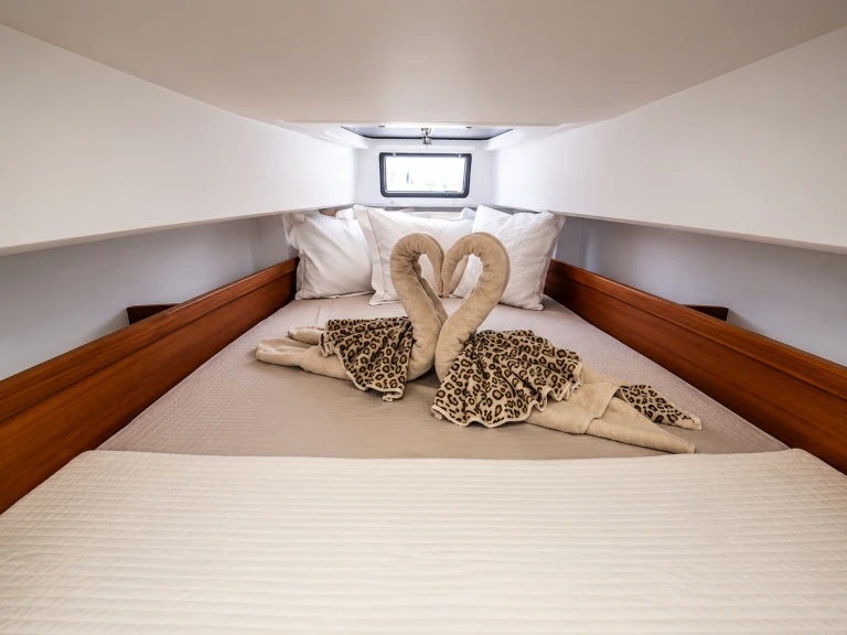 Wynajem łodzi Lavrio tanio Axopar 37 XC Cross Cabin