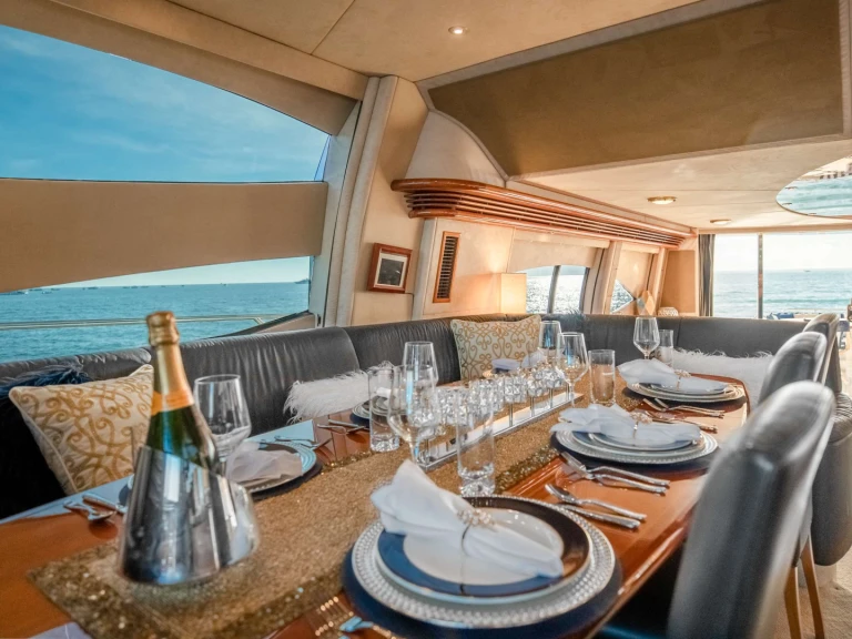 Wynajem Luksusowy jacht Sunseeker z patentem 