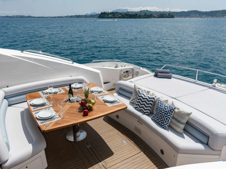 Wynajem Luksusowy jacht w Gouvia - Sunseeker PHOENIX