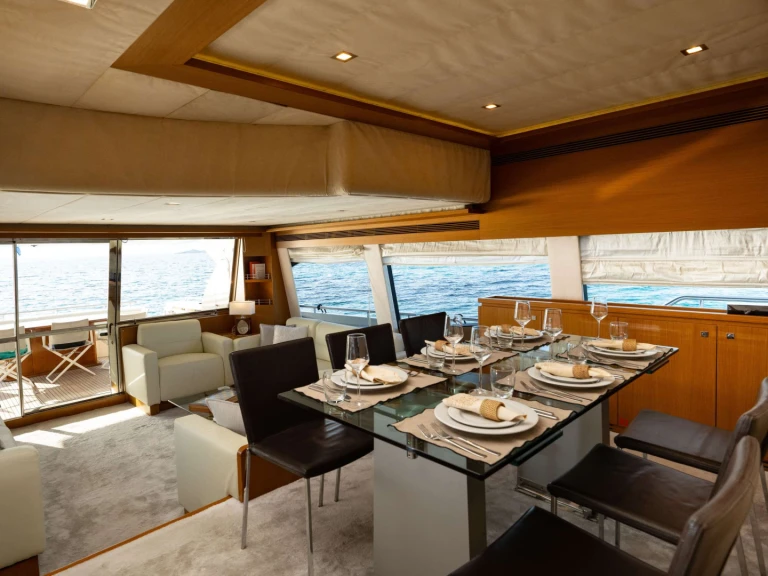Wynajmij Ferretti NINETEEN w Ateny