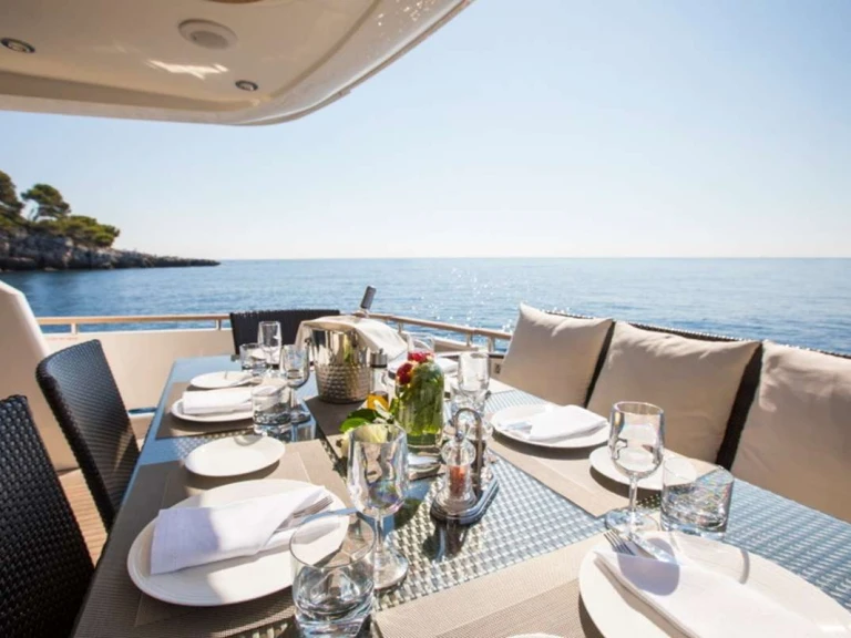 Wynajem Luksusowy jacht w Antibes - Fairline-Squadron D5