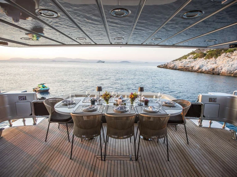 Wynajem Luksusowy jacht Posillipo z patentem 