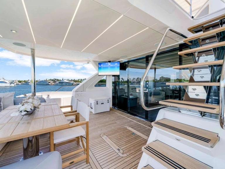 Wynajem Luksusowy jacht Sunseeker z patentem 