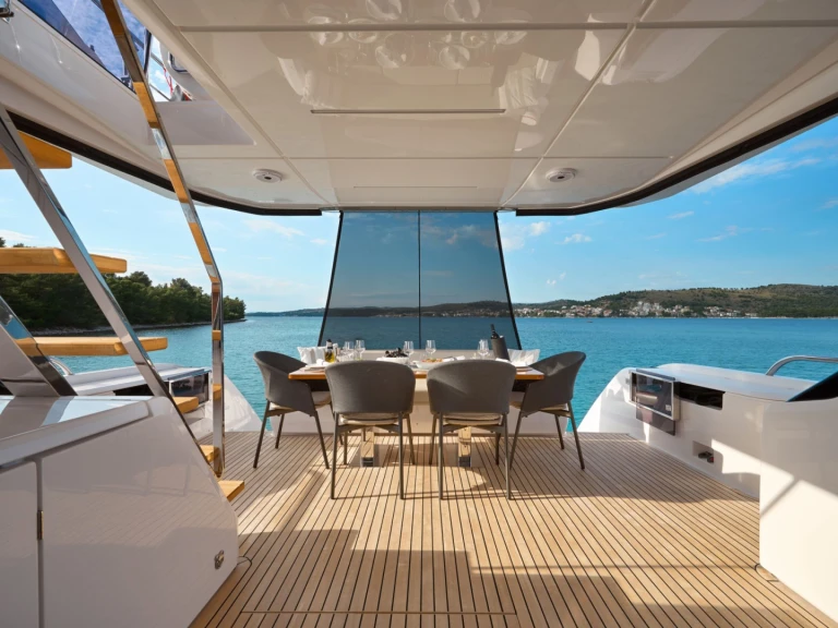 Wynajmij Ferretti WE2 w Sibenik