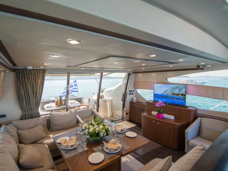 Sunseeker ELENTARI między profesjonalistami a osobami prywatnymi w Grecja