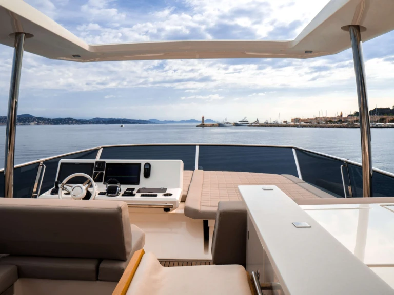 Wynajem Luksusowy jacht w Lazurowe Wybrzeże - Prestige Yachts Romy One