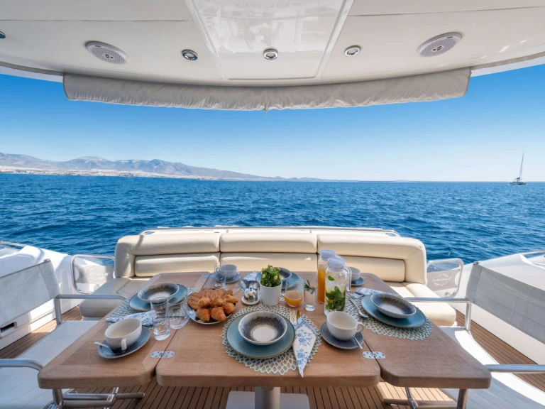Sunseeker Polpo między profesjonalistami a osobami prywatnymi w Ateny