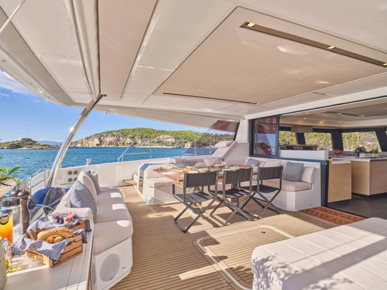 Wynajem Luksusowy jacht Fountaine Pajot z patentem 