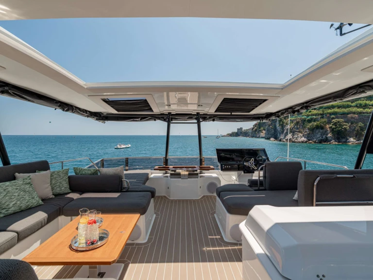 Fountaine Pajot CORE między profesjonalistami a osobami prywatnymi w Salerno