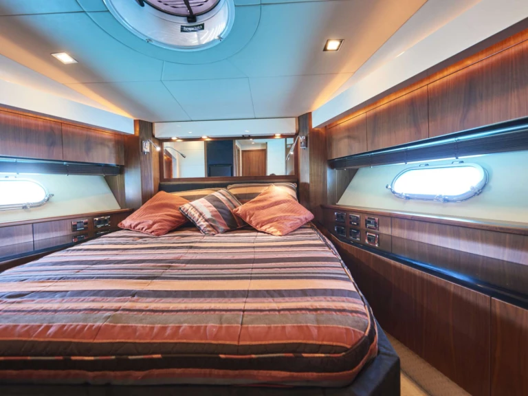 Wynajem Luksusowy jacht Sunseeker z patentem 