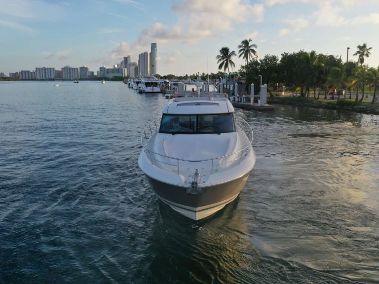 Prestige Yachts 60 Prestige między profesjonalistami a osobami prywatnymi w Karaiby