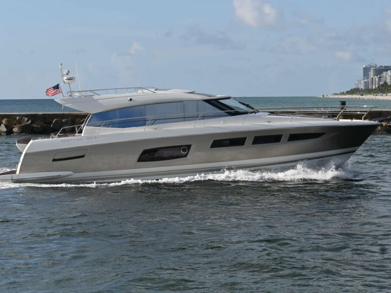 Wynajmij Prestige Yachts 60 Prestige w Karaiby