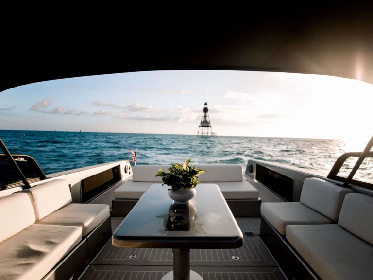 Wynajem łodzi Miami tanio 55 Van Dutch 