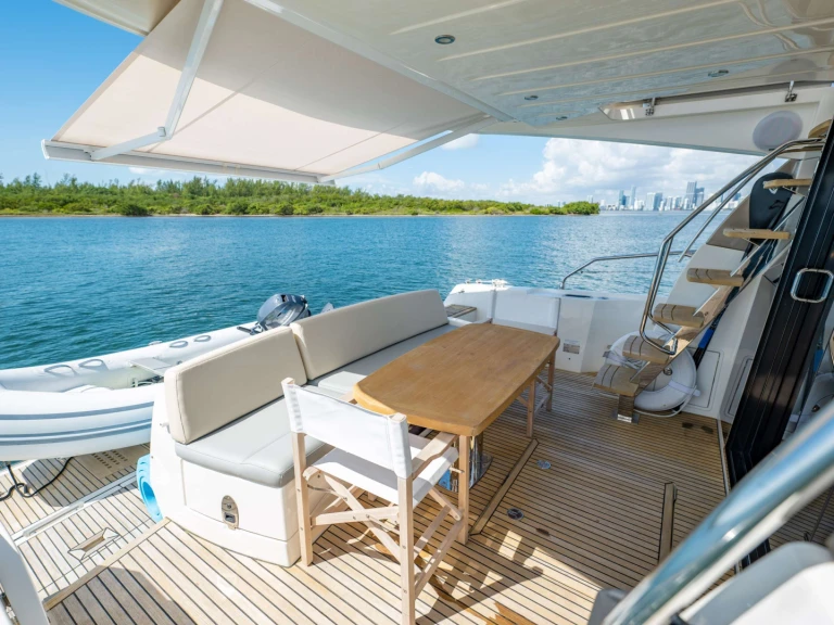Wynajmij Prestige Yachts Whisky and Waves w Bahamy