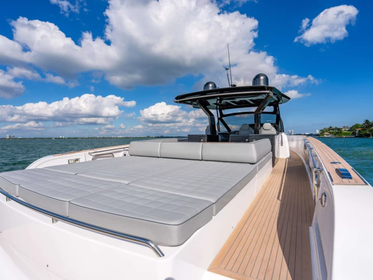 Pardo Yachts Sero między profesjonalistami a osobami prywatnymi w Montauk