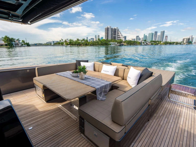 Wynajem Luksusowy jacht w Montauk - Pardo Yachts FULL POP