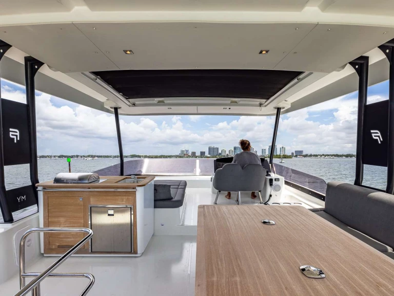 Wynajem Luksusowy jacht Fountaine Pajot z patentem 