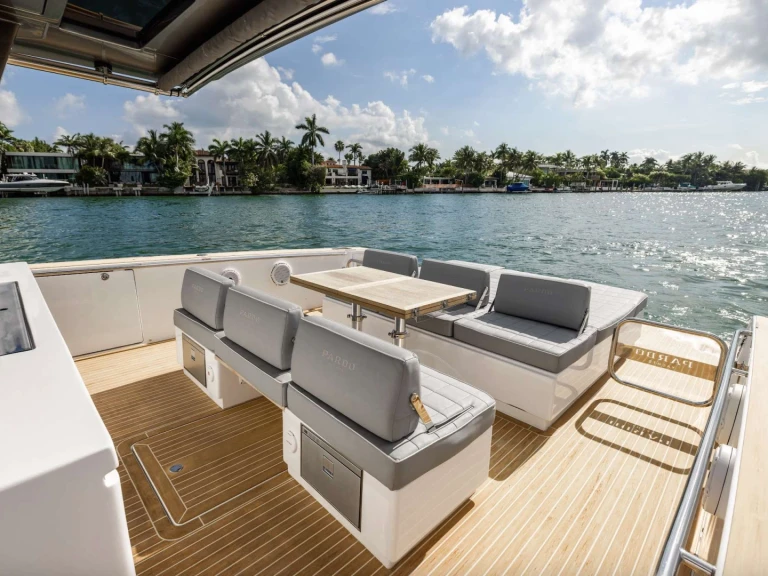 Wynajmij Pardo Yachts 43 Pardo w Town of East Hampton