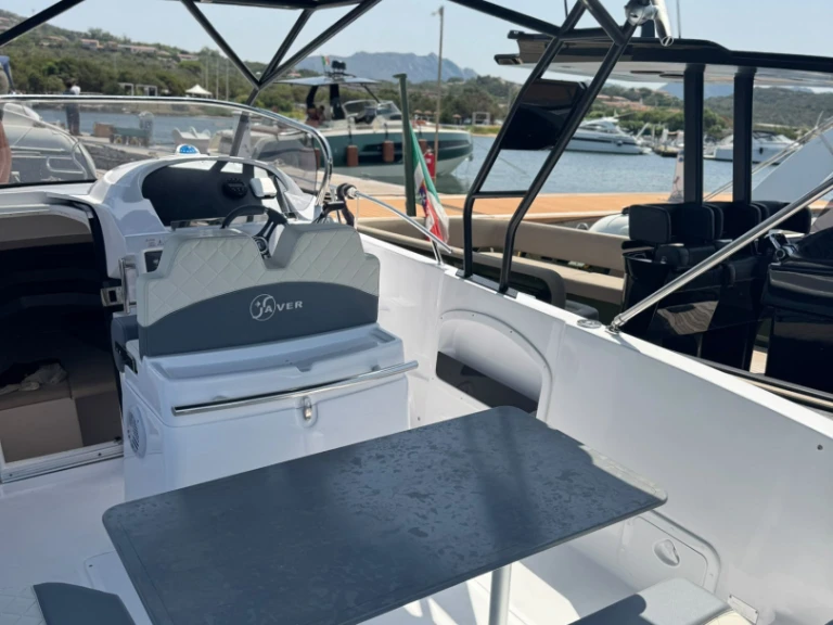 Saver Saver 750 Cabin  między profesjonalistami a osobami prywatnymi w Porto Rotondo