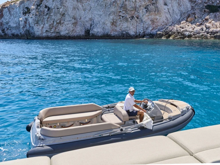 Fountaine Pajot SOL MADININA między profesjonalistami a osobami prywatnymi w Ateny