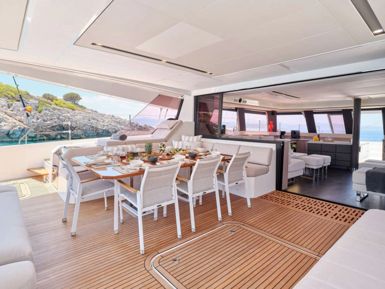 Wynajmij Luksusowy jacht z lub bez skippera Fountaine Pajot w Piraeus