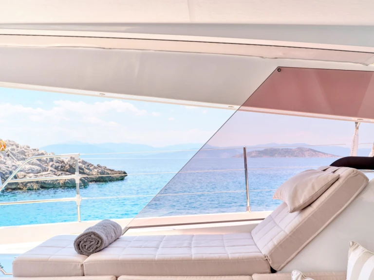 Fountaine Pajot ALEXANDRA II między profesjonalistami a osobami prywatnymi w Piraeus