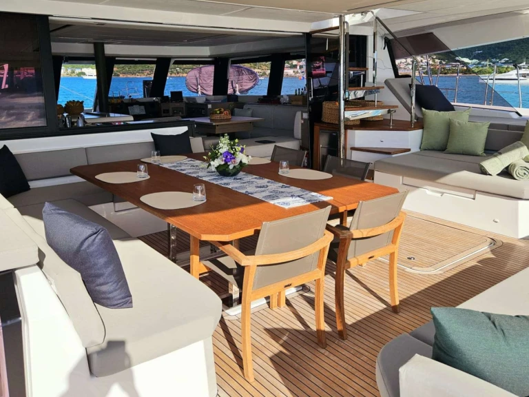 Wynajmij Katamaran z lub bez skippera Fountaine Pajot w Korsyka